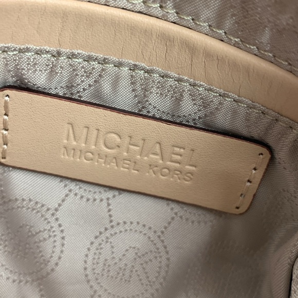 Michael Kors Gold leather Wristlet Clutch Wallet Gold hardware Lined Pocket EUC - Picture 7 of 13